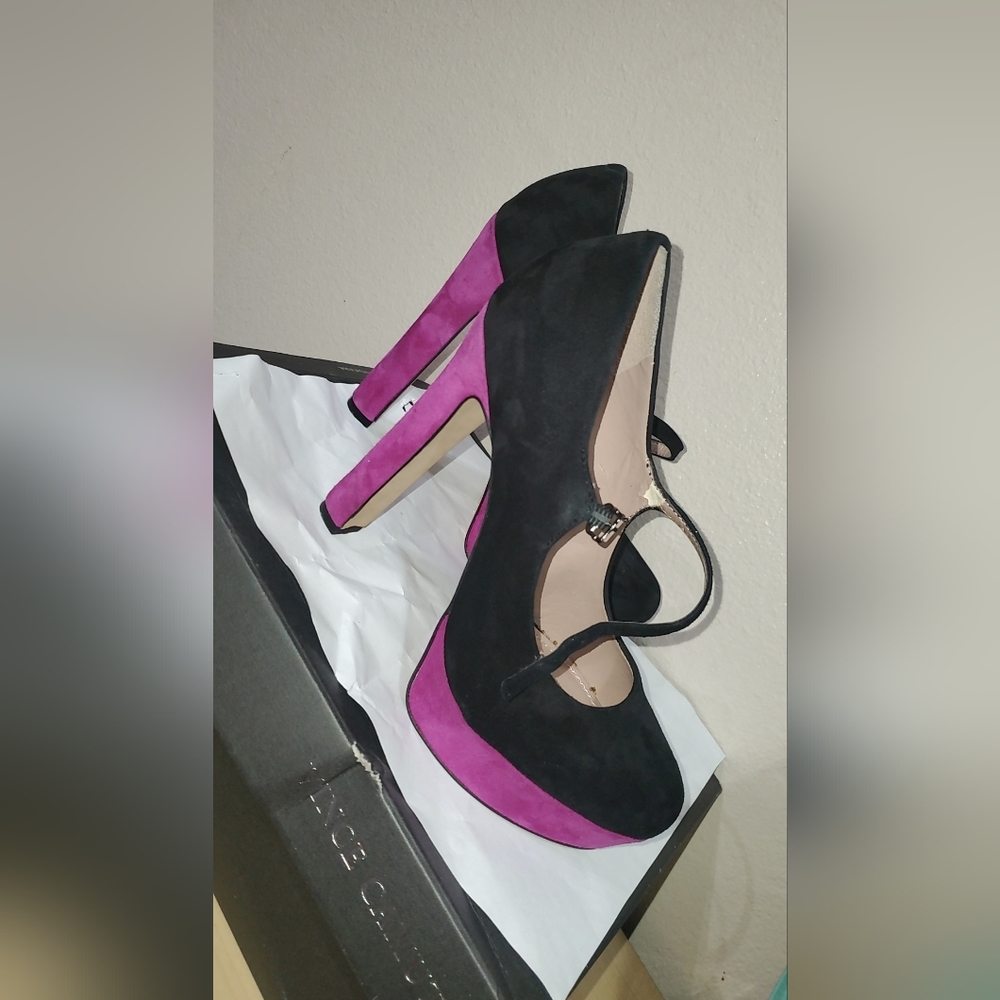 VINCE CAMUTO Jasper Pump